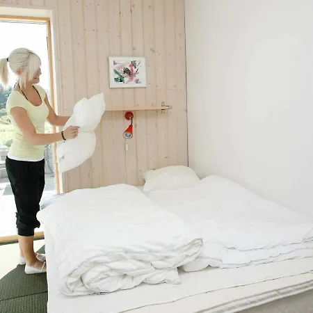 24 Person In L Kken * Gronhoj (Nordjylland)